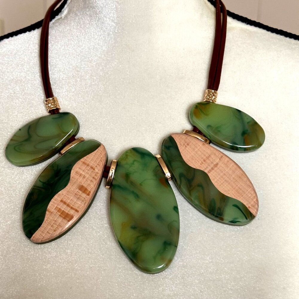 Boho Chic Green Necklace Natural Wood Resin Bead Accent Tribal Tropical Resort